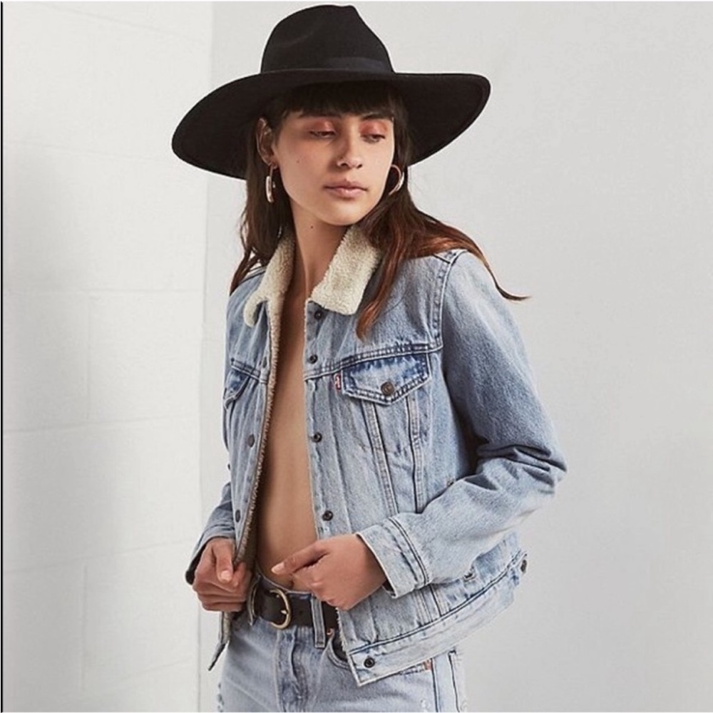 NEW Levi's Original Sherpa Trucker Jacket - Picture 3 of 11